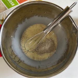 低油低糖｜肉桂香蕉可可燕麦麸皮松饼的做法 步骤3