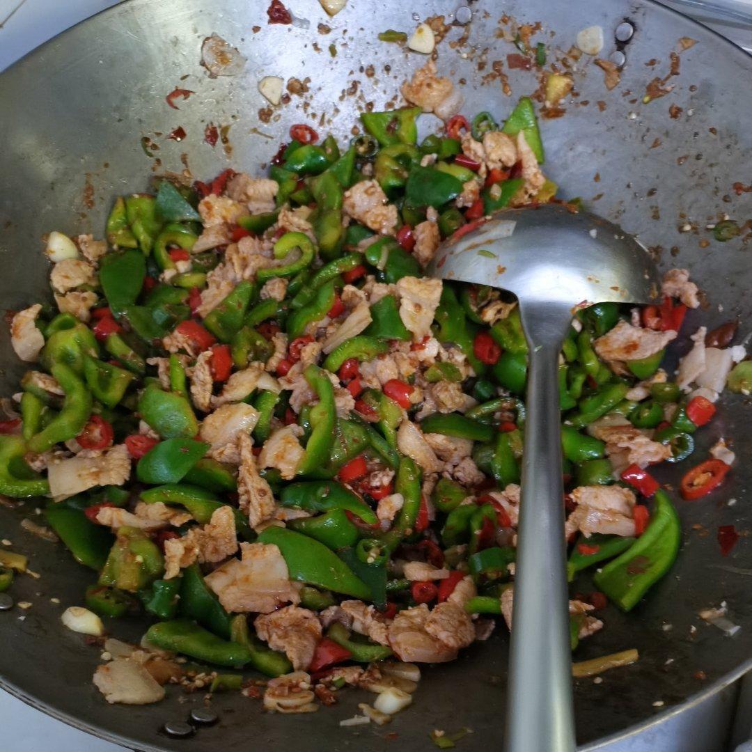 家庭版小炒肉，青椒五花肉，肥而不腻下饭菜，鲜辣香
