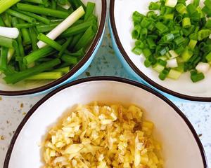 🥘秒杀苍蝇馆子的重口味美食🌟干锅兔肉🌟的做法 步骤3