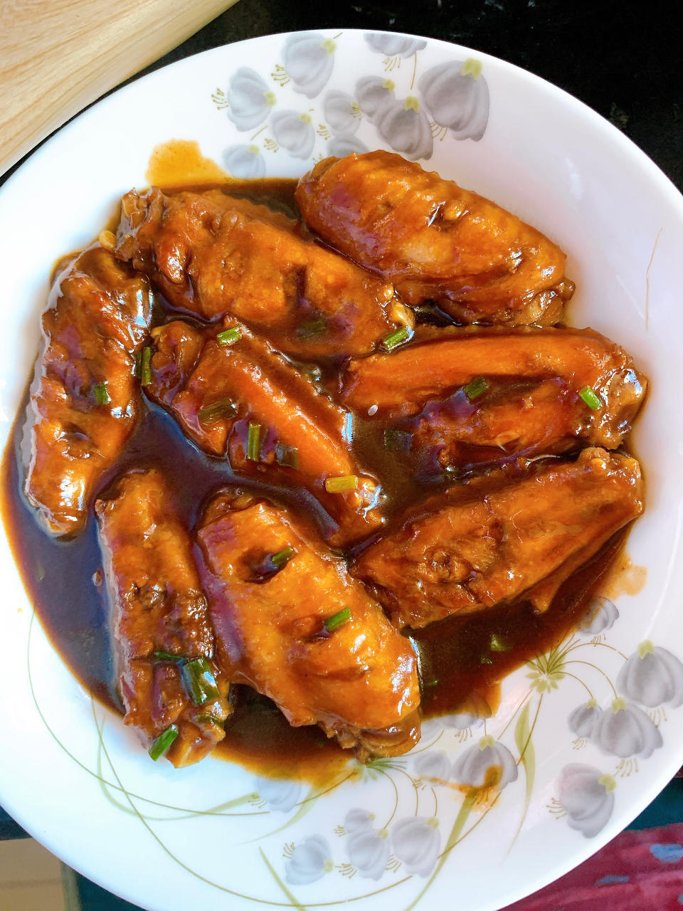 柠檬树下喝奶茶做的懒人版红烧鸡翅