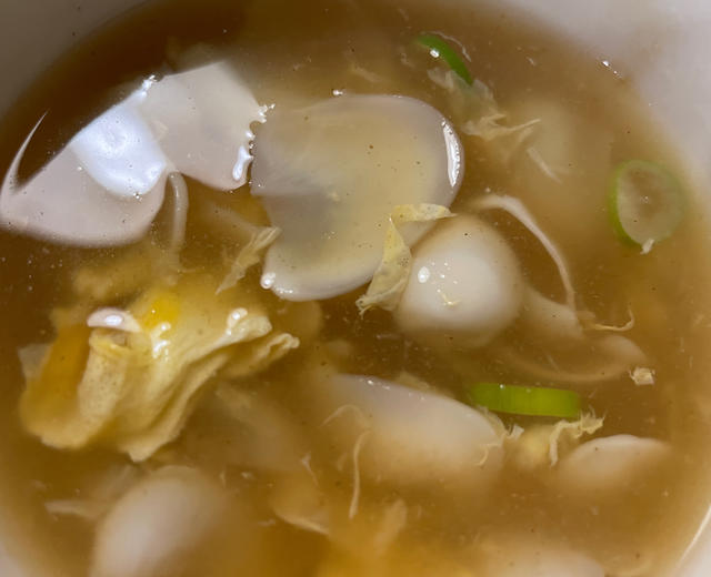 目鱼蛋/墨鱼蛋/乌鱼蛋酸辣汤的做法