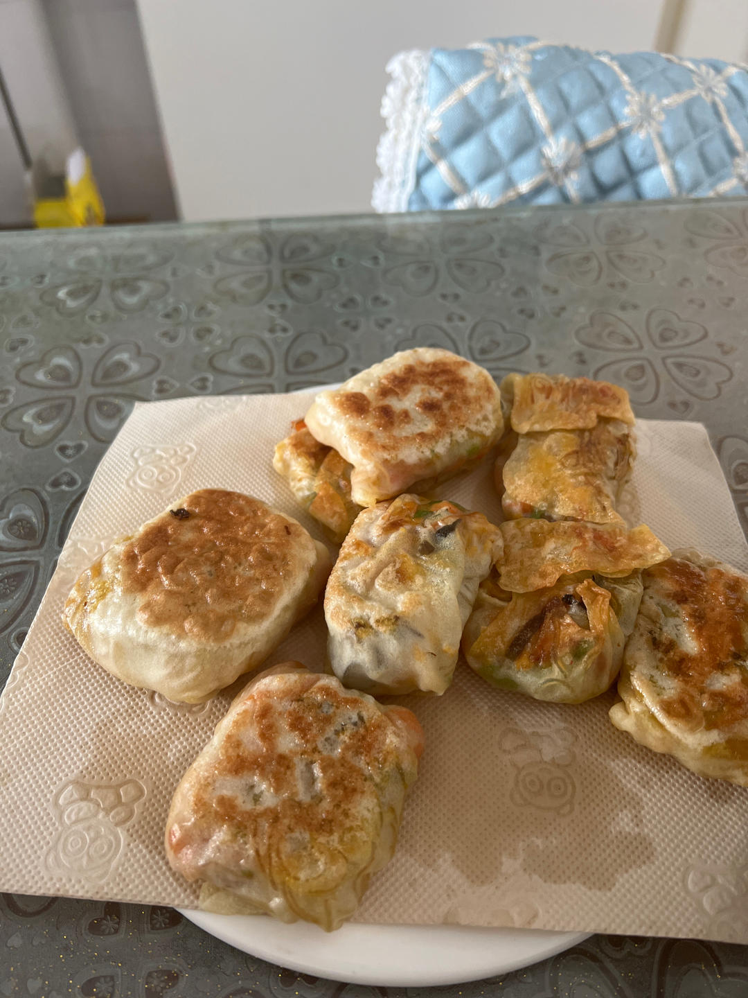 剩下的饺子皮除了做包子还可以这样吃，宝宝辅食之自制饺子皮版春卷