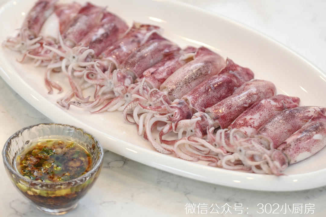 白灼小管鱿鱼（含香葱姜蓉料汁做法）<302小厨房>