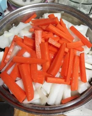 泡椒🌶️腌萝卜条的做法 步骤2
