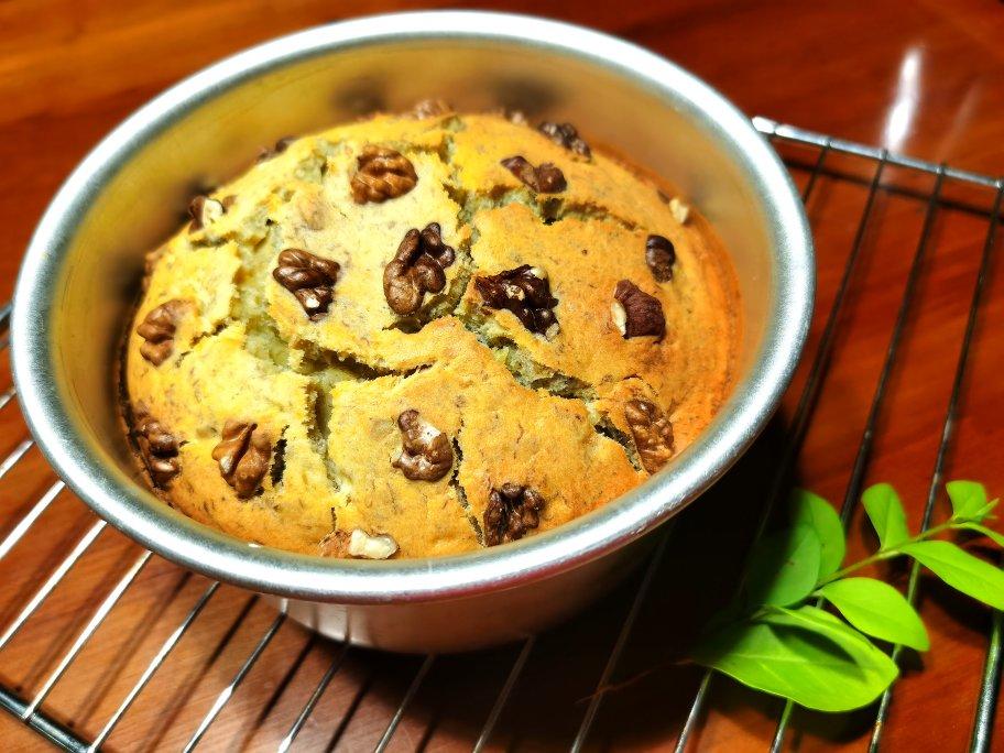 简简单单的香蕉核桃蛋糕（很香很香的咧）