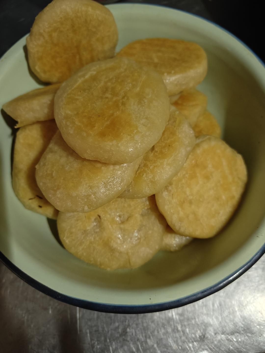烫面小糖饼 柔软劲道 凉了也不硬 做法简单一看就会 附细节视频详解