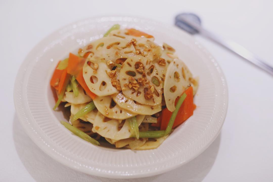 蒜油藕片的做法