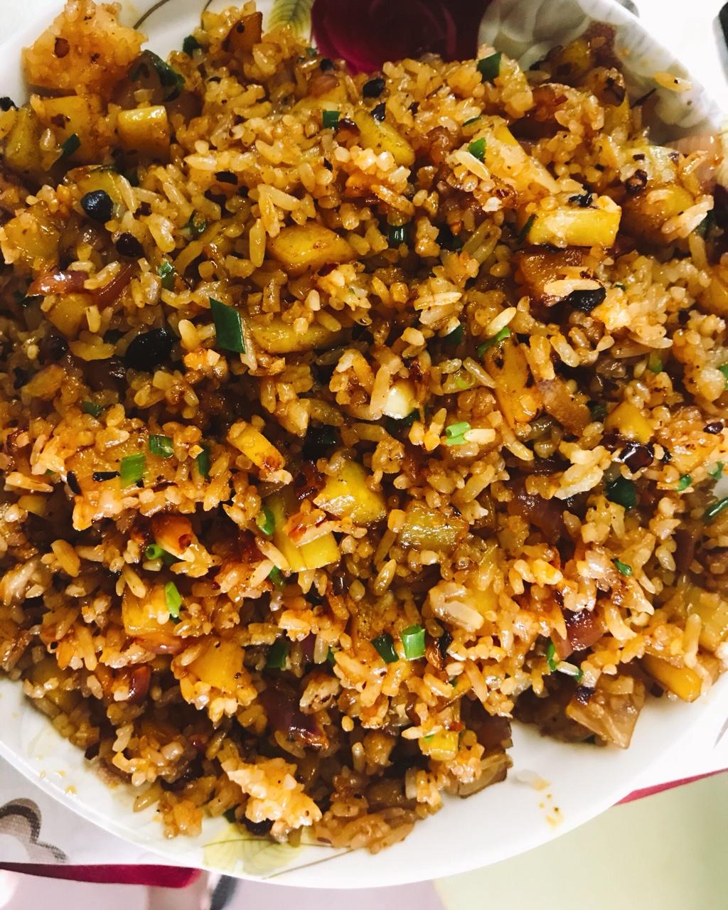 羊的平方做的超美味的老干妈土豆炒饭