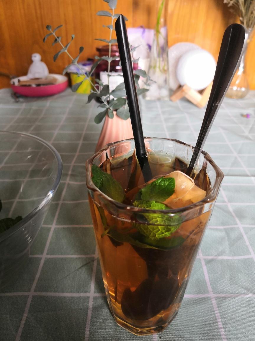 薄荷冰红茶的做法 步骤1