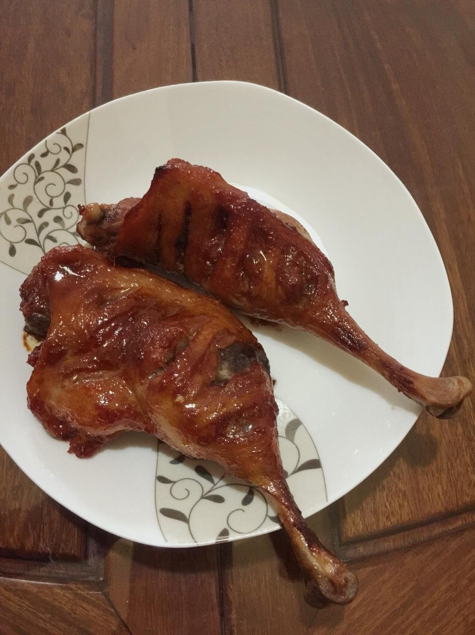 鲍鲍爱吃甜食做的香烤鸭腿