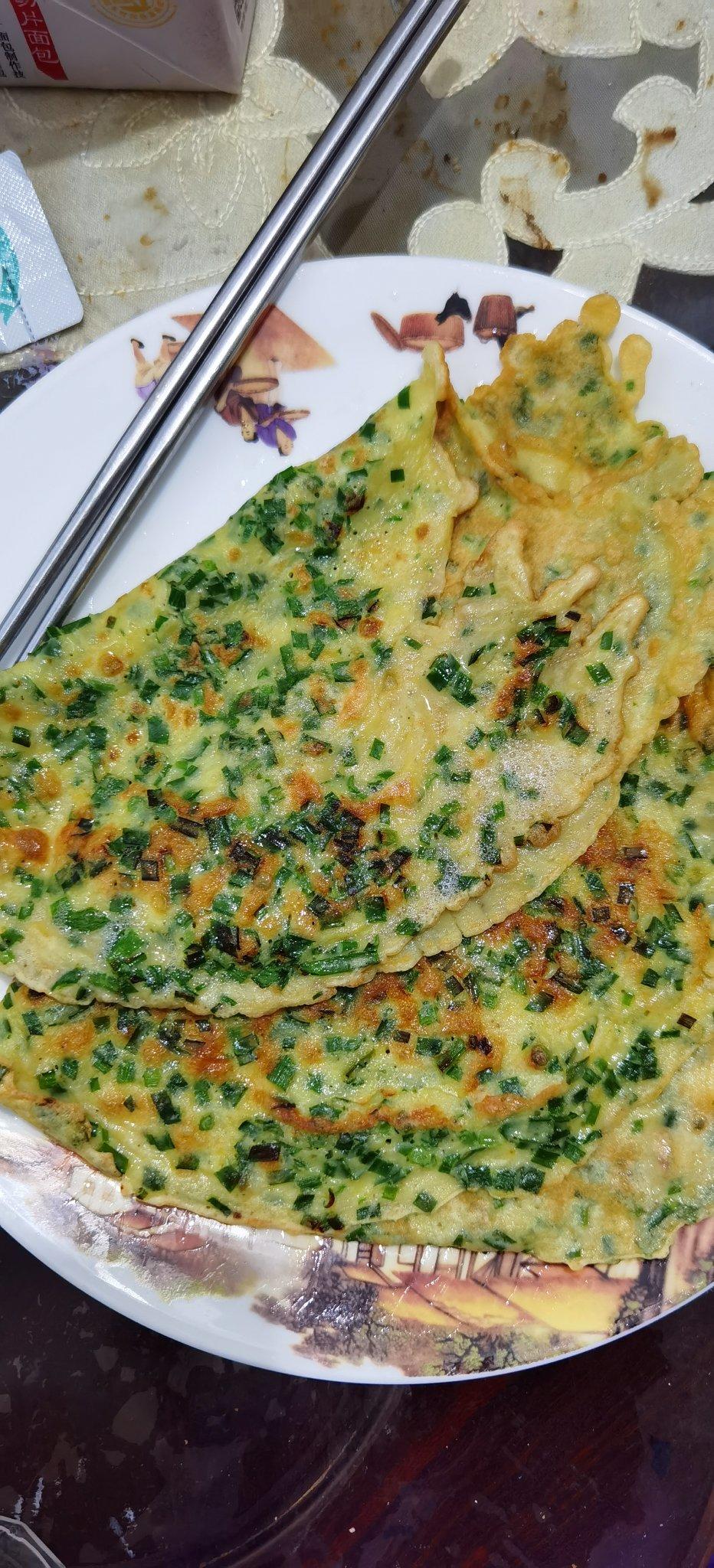 家鸮饲养员做的韭菜鸡蛋摊饼