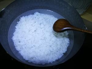 剩米饭秒变海味粥的做法 步骤2