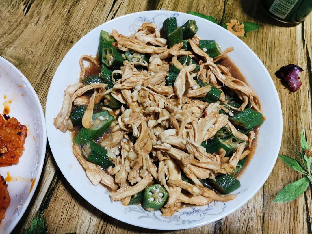 减肥快手菜—秋葵炒鸡胸肉