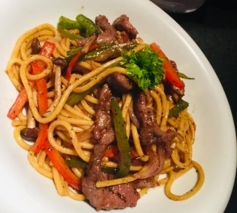 西餐厅的黑椒牛柳意面（附秘制黑椒汁做法）