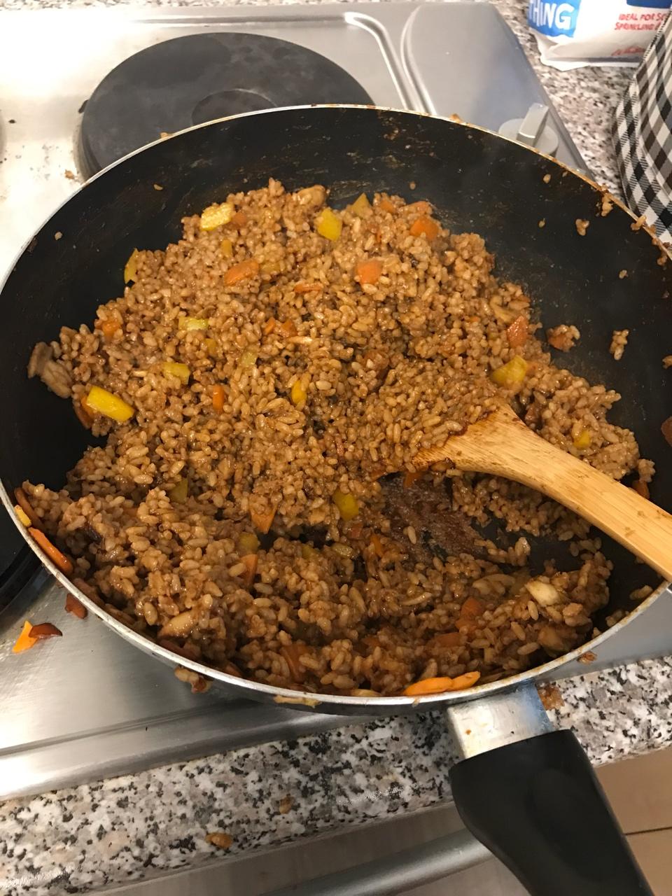 据说是 正宗酱油炒饭