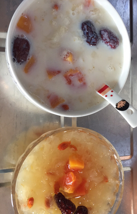 银耳红枣枸杞甜汤