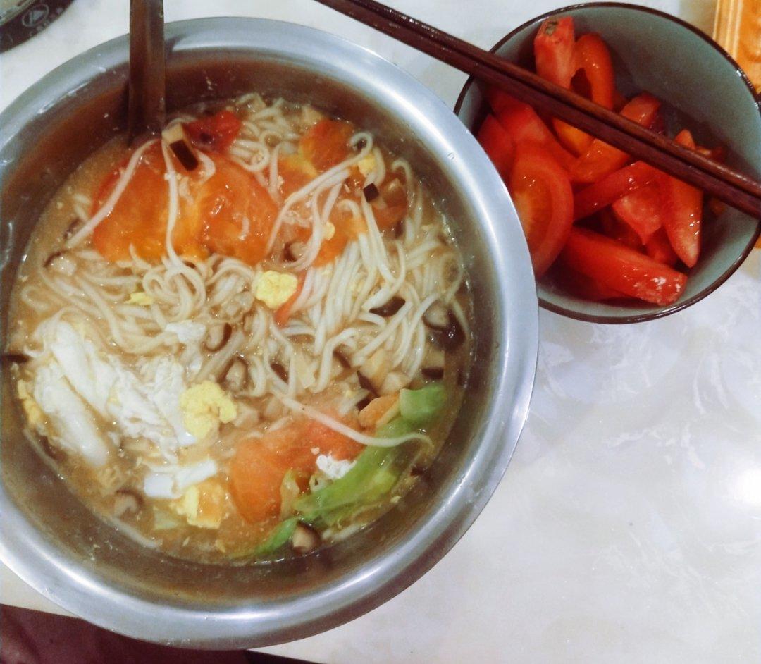 菌汤面条 看得见的香菇 尝得到的鲜美 这才是真正的菌汤