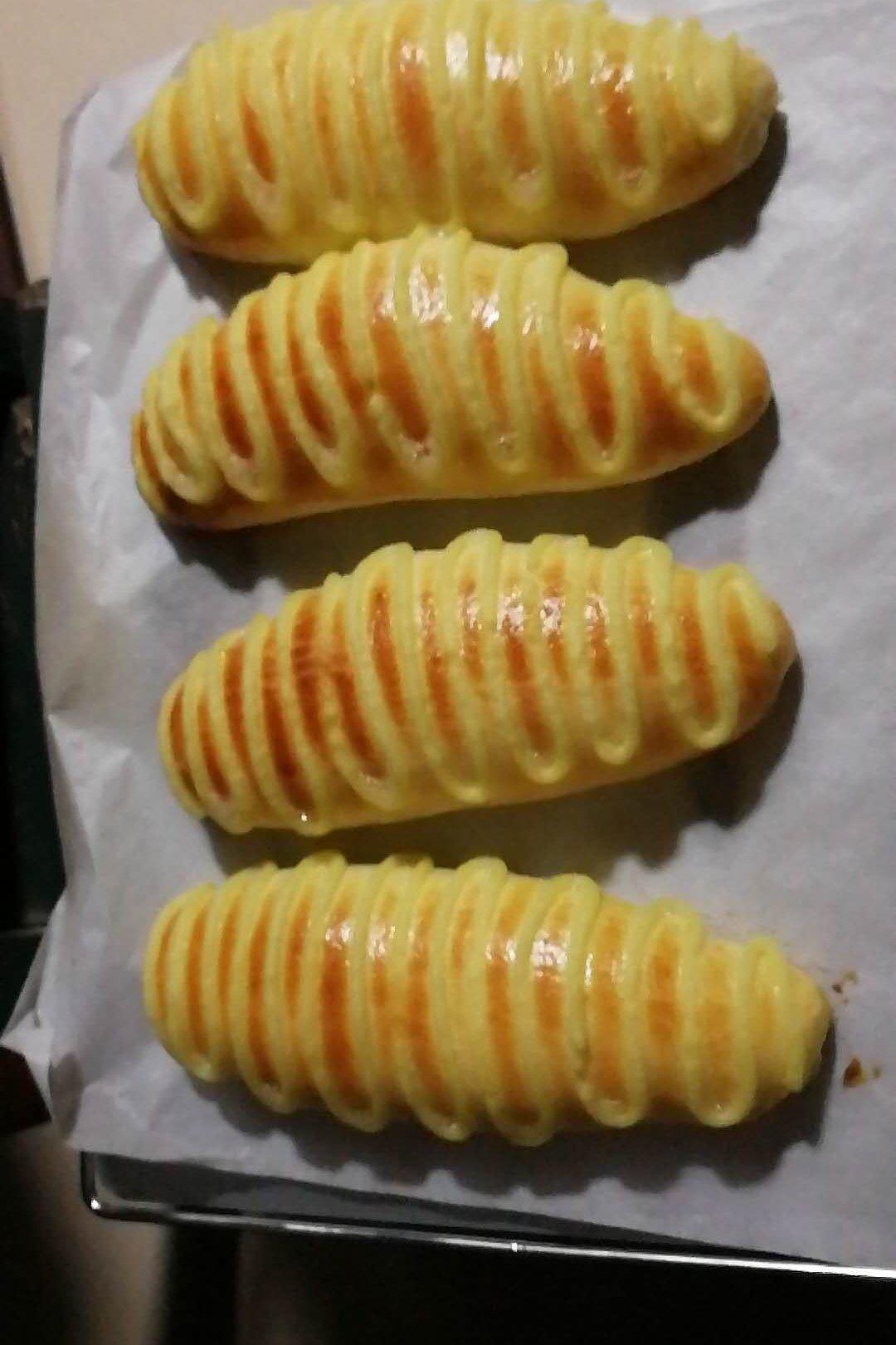 面包房里最受欢迎的毛毛虫面包
