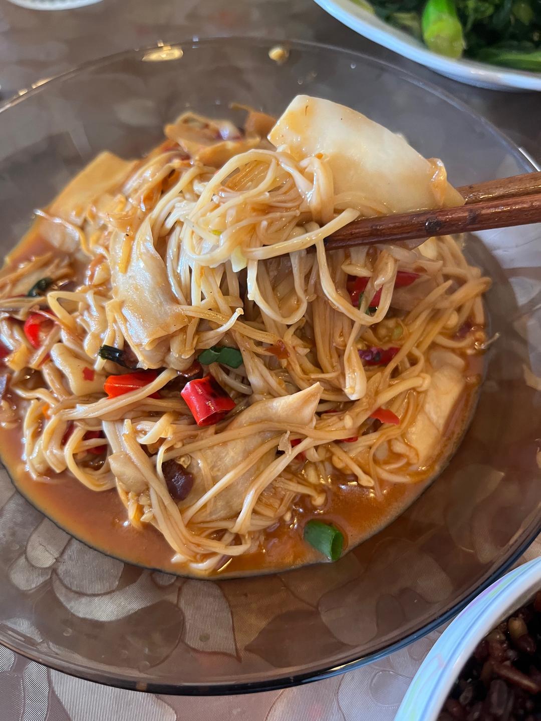 豆瓣酱炒金针菇