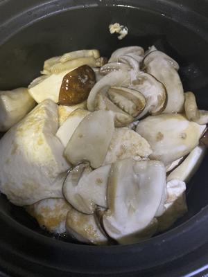 豆腐鲜菌丸子煲的做法 步骤5