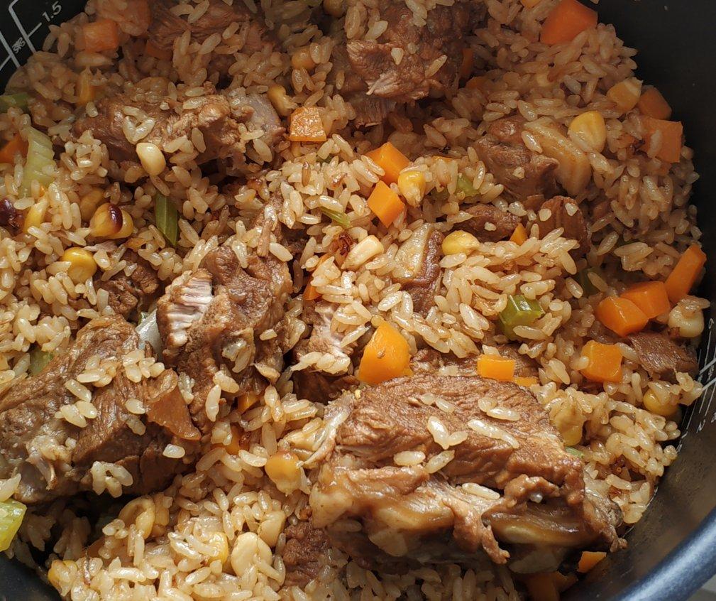 【排骨焖饭】