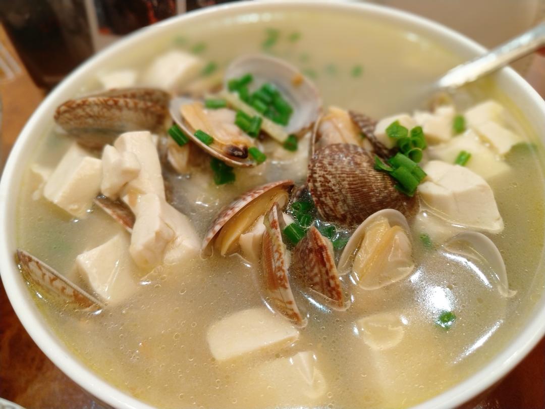 一只不二娇娇娇做的豆腐花蛤汤