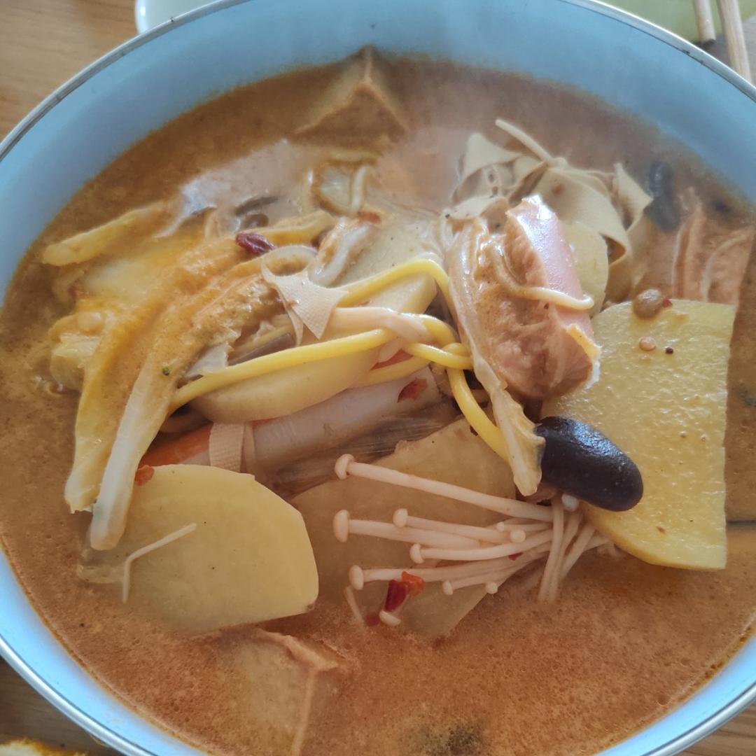 在家自己做的麻辣烫，太香了！！！