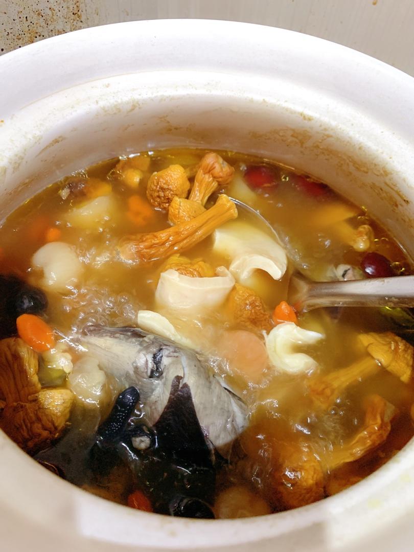 花胶海参乌鸡汤