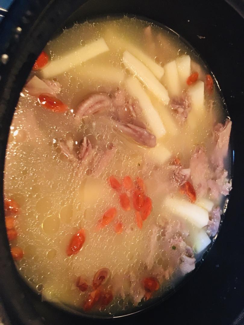山药枸杞乳鸽汤