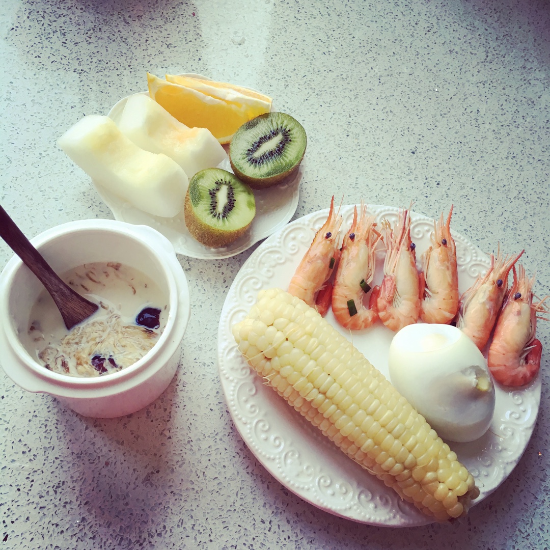 不急不躁吃早餐