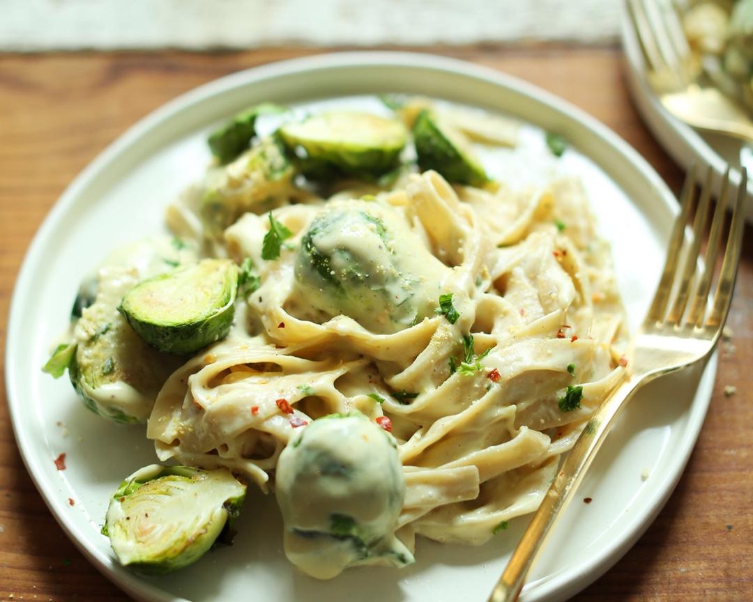 Vegan GARLIC & WHITE WINE PASTA的做法