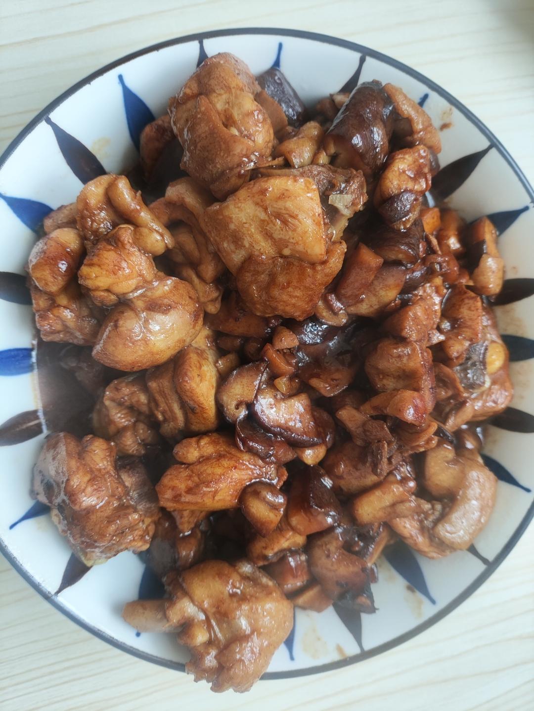 你一定要试下这个顺序的香菇炒鸡腿肉，是真的很香