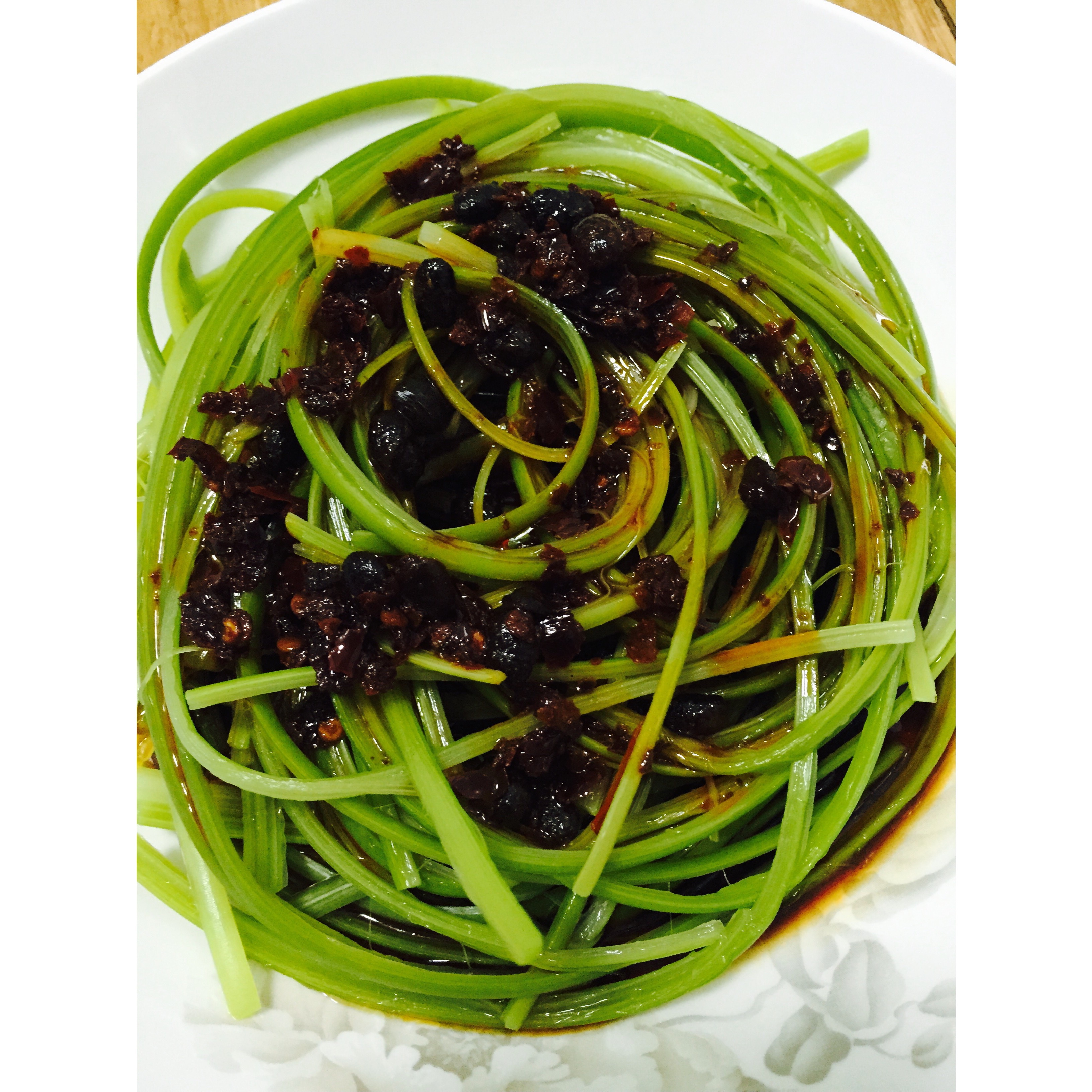 凉拌手撕蒜苔
