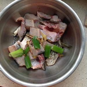 炝锅鱼的做法 步骤1