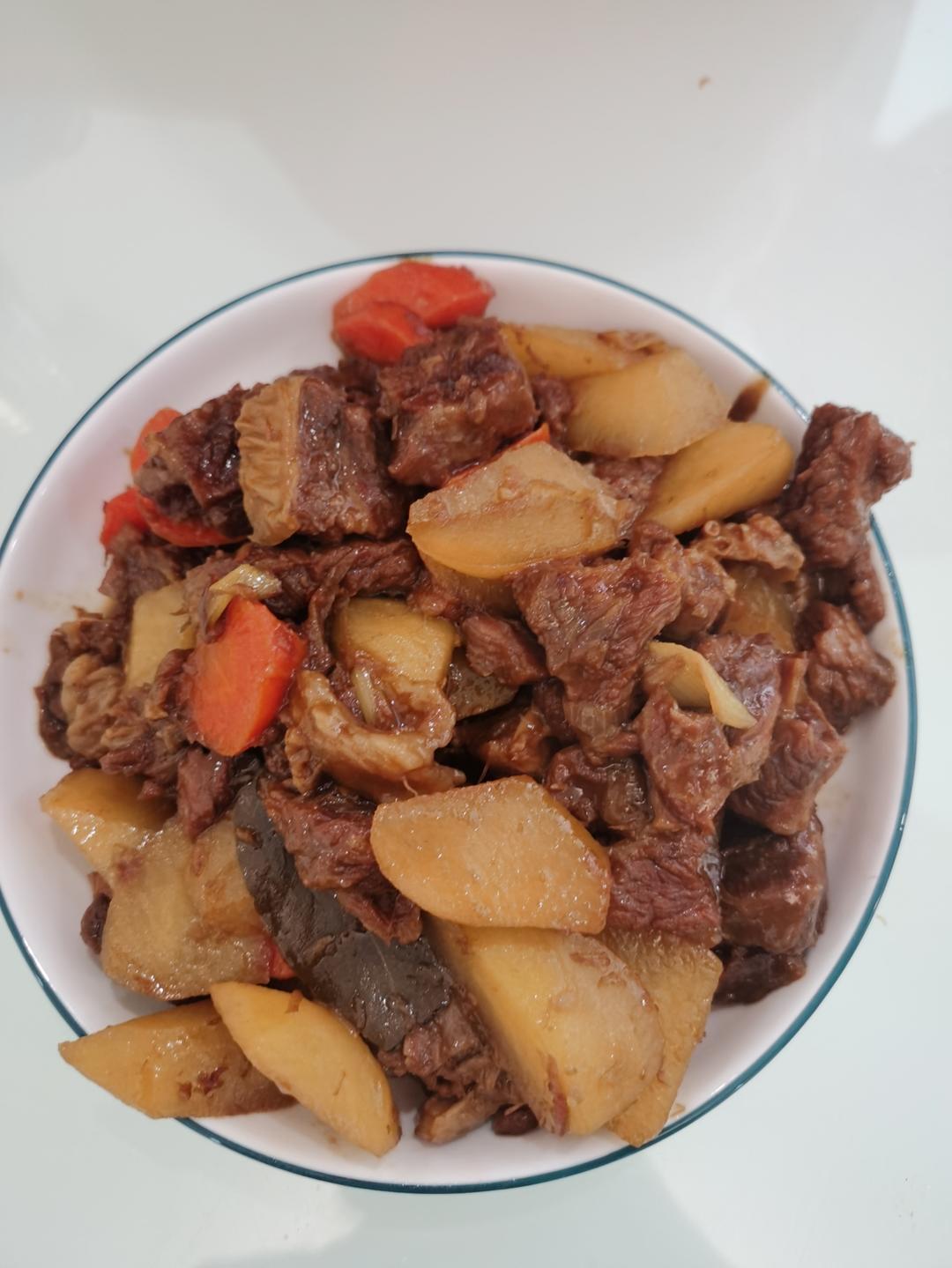 土豆胡萝卜炖牛腩