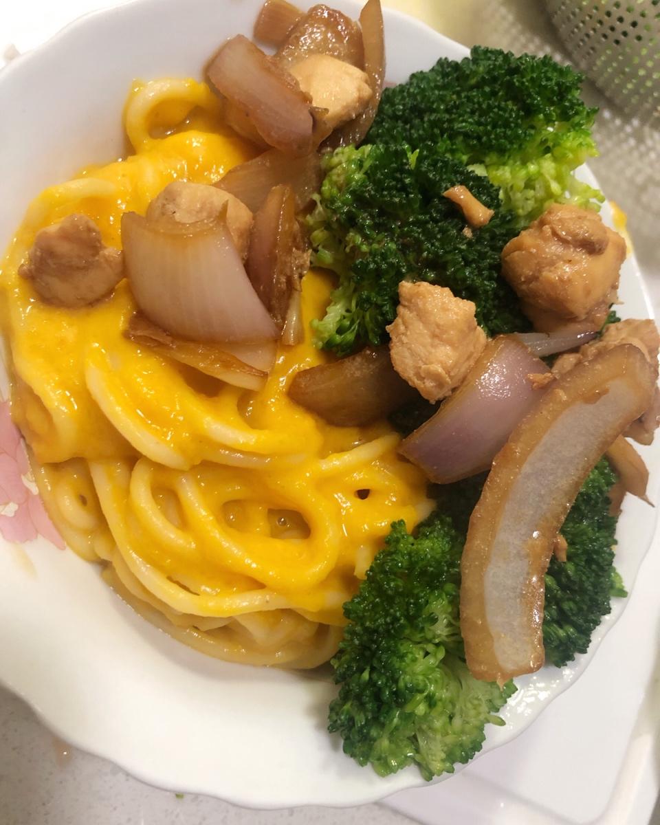 浓情南瓜汁鸡肉意大利面