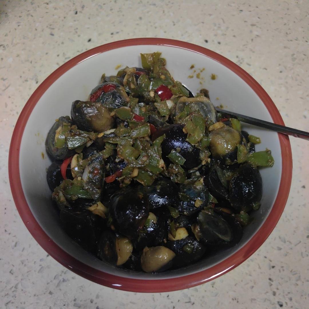 一份裹着青椒蒜末香的皮蛋，吃的连渣都不剩的青椒炒皮蛋