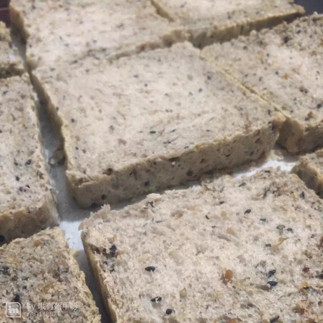 全麦黑芝麻核桃吐司