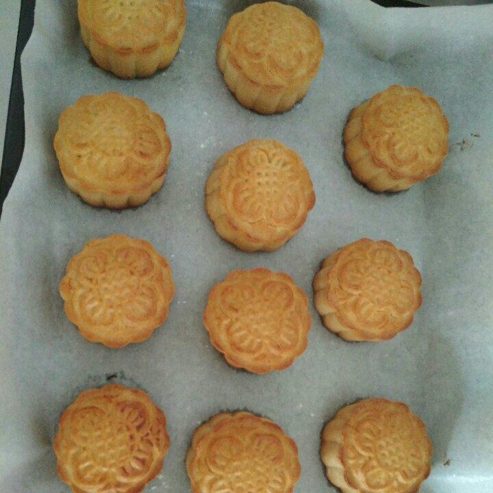 广式月饼—蛋黄莲蓉月饼