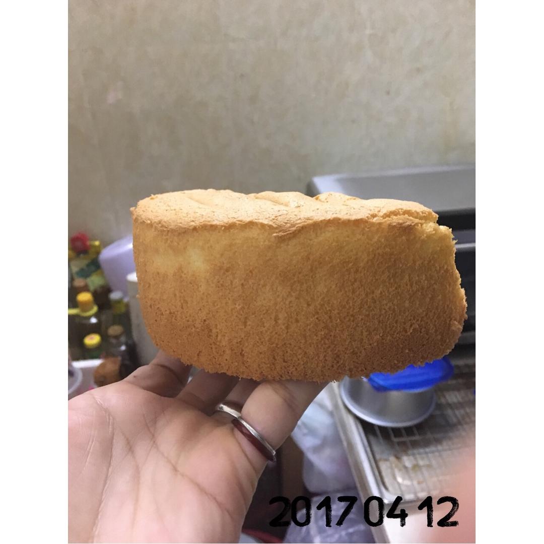 超简单完美戚风蛋糕（6寸2蛋）附打发、翻拌、脱模视频