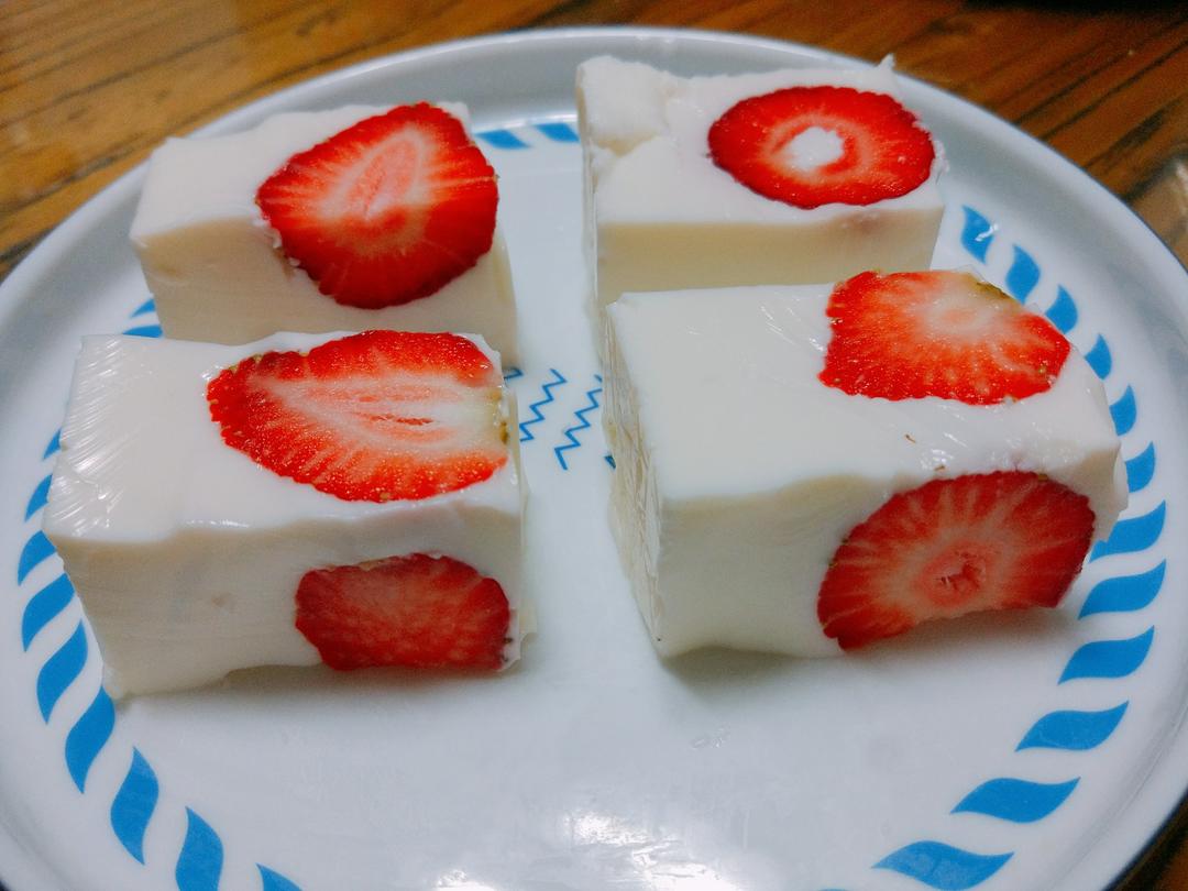 草莓牛奶生羊羹