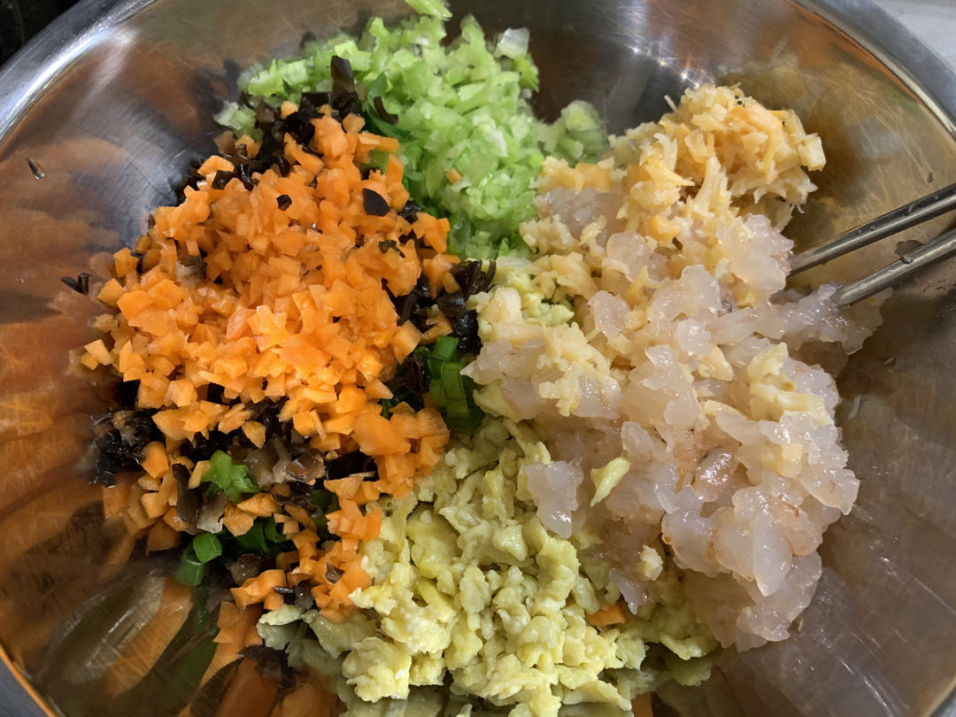 双馅饺子🥟(芹菜猪肉➕胡萝卜🥕鸡蛋虾仁🍤)