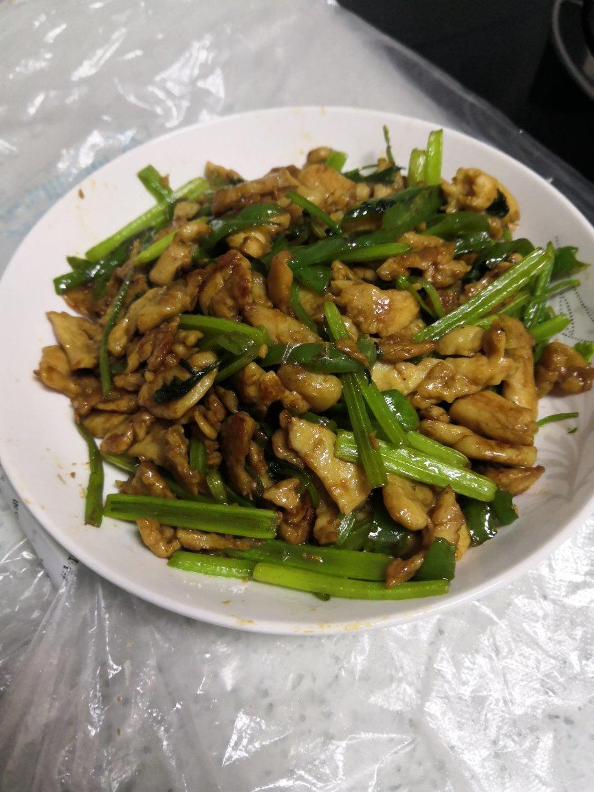 「鸡胸肉新吃法」孜然芹菜彩椒炒鸡胸肉