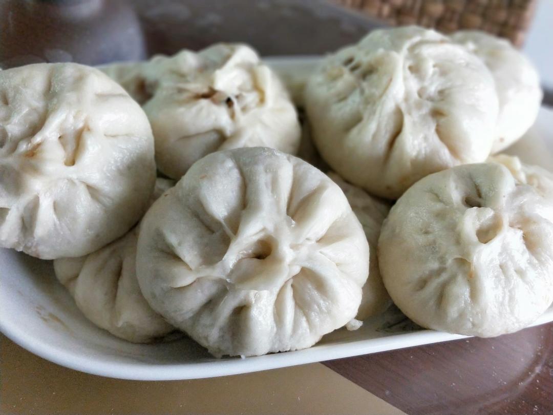 松软多汁的肉包子