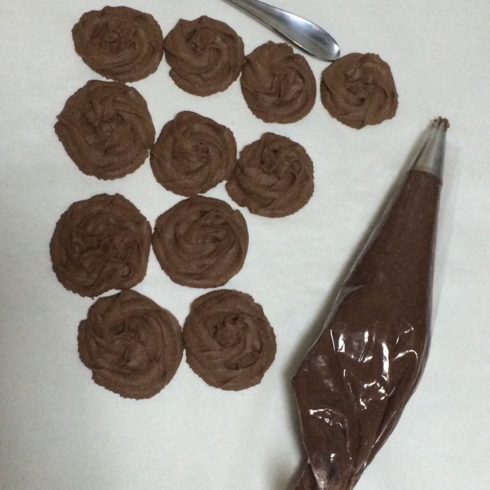 挤花毫无压力的巧克力曲奇