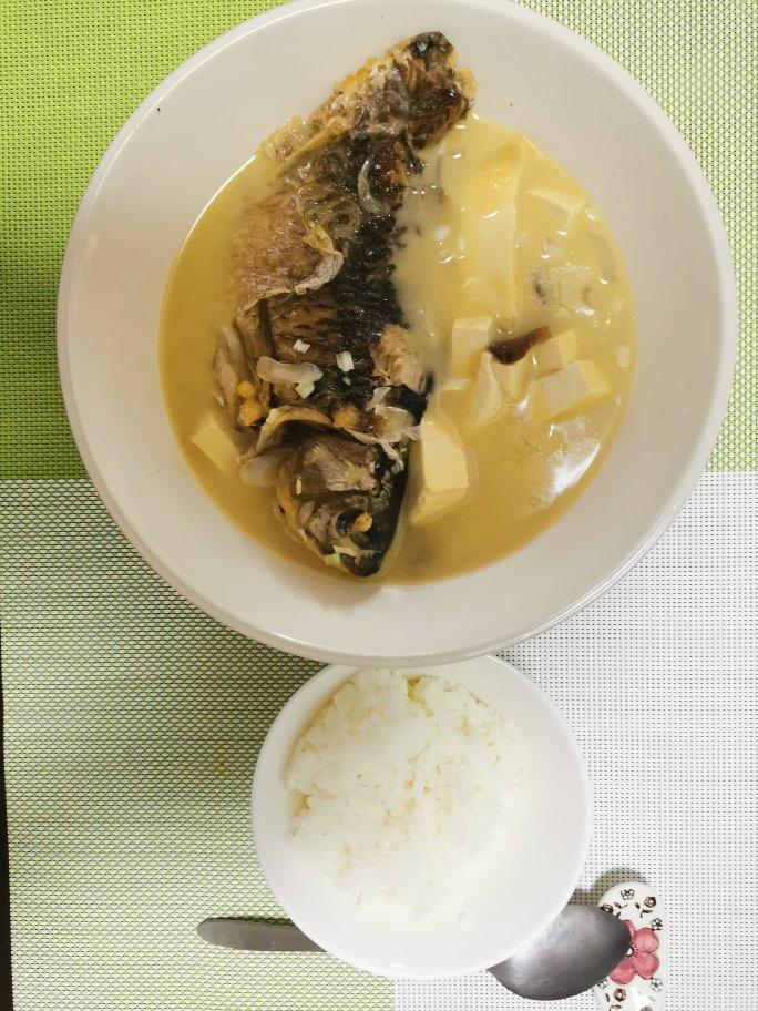 鲫鱼豆腐汤