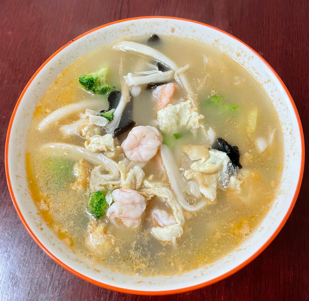 豆腐鲜虾菇菌汤