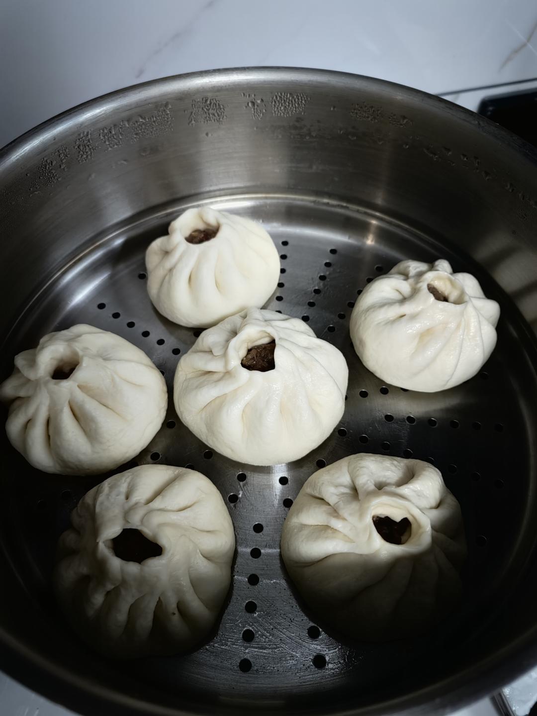 鲜美多汁的洋葱牛肉包子