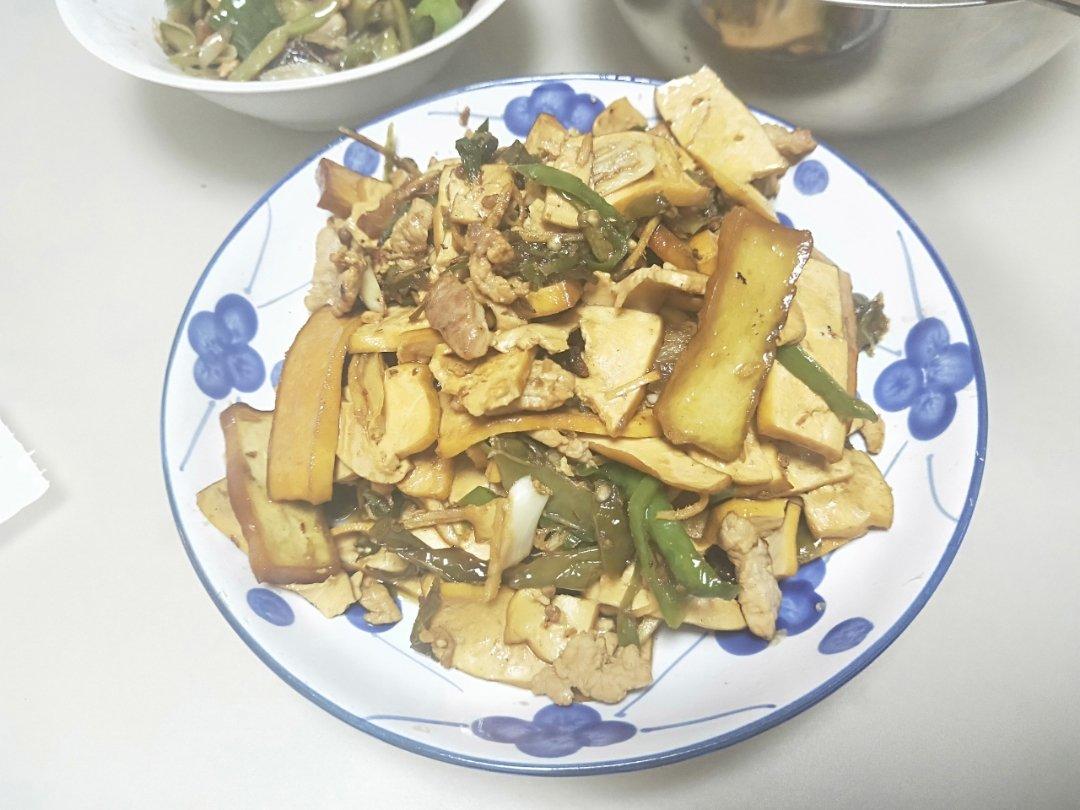 香干辣椒炒肉~  真的好吃爆了