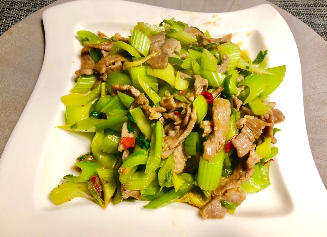 芹菜炒牛肉